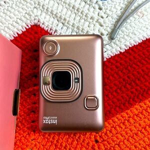 NEW/PINK Instax Mini LiPlay Fijifilm Polaroid Camera.